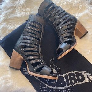 Freebird by Steven - Lotus Sandals 🦋